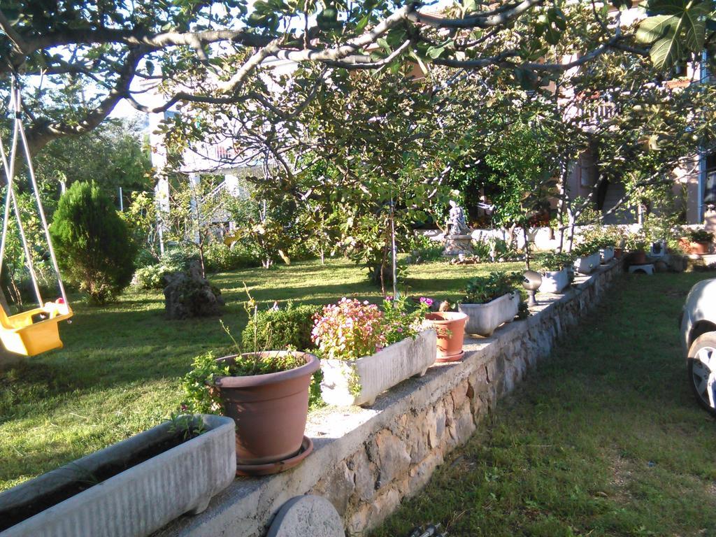 Apartments Lana Starigrad Exterior photo